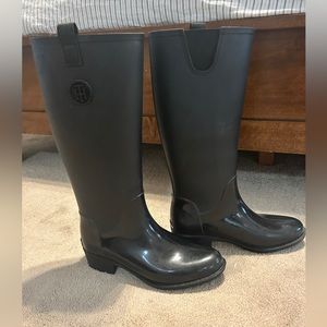 Tommy Hilfiger black rain boots size 8